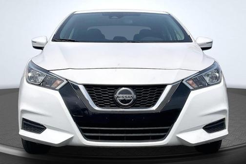 Aspen White TriCoat Pearl 2021 Nissan Versa 1.6 SV