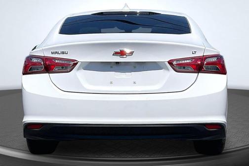Summit White 2022 Chevrolet Malibu LT