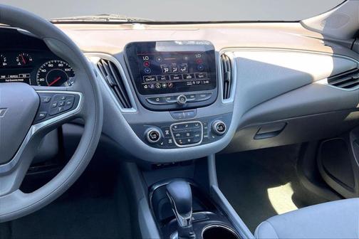 Summit White 2022 Chevrolet Malibu LT