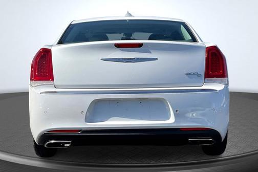 2016 Chrysler 300C Platinum