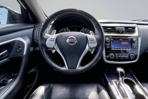 White 2018 Nissan Altima 2.5 SR