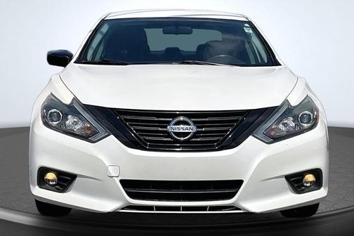 White 2018 Nissan Altima 2.5 SR