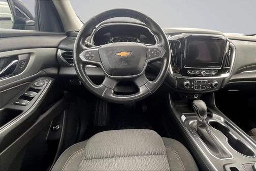 Mosaic Black Metallic 2021 Chevrolet Traverse LT Cloth