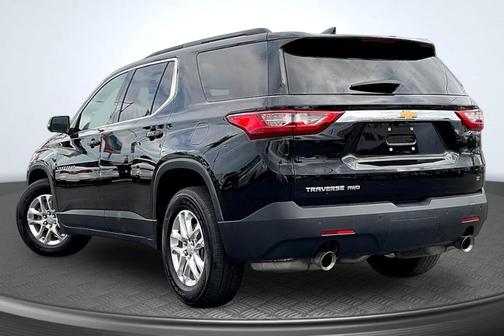 Mosaic Black Metallic 2021 Chevrolet Traverse LT Cloth