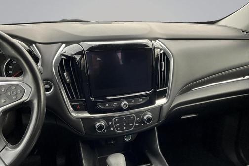 Mosaic Black Metallic 2021 Chevrolet Traverse LT Cloth