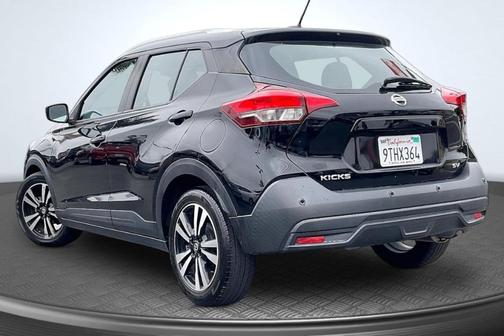 Super Black 2020 Nissan Kicks SV