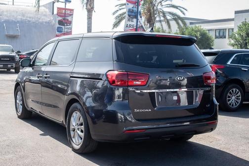 2020 Kia Sedona LX
