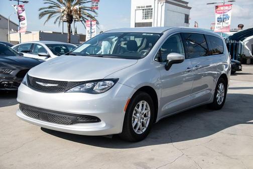 2022 Chrysler Voyager LX