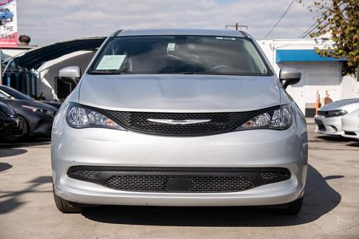 2022 Chrysler Voyager LX