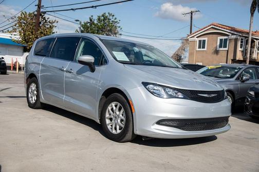 2022 Chrysler Voyager LX