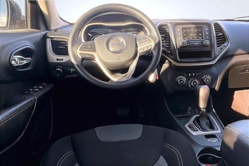 2017 Jeep Cherokee Sport