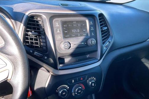 2017 Jeep Cherokee Sport