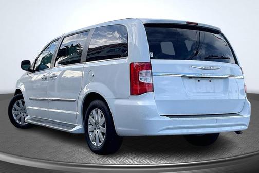2015 Chrysler Town & Country Touring