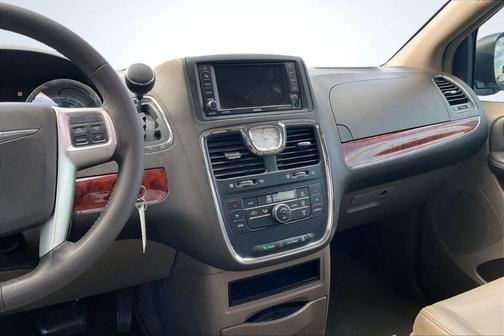 2015 Chrysler Town & Country Touring