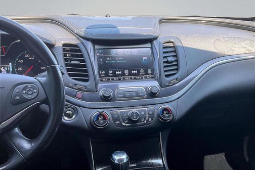 Summit White 2019 Chevrolet Impala 1LT