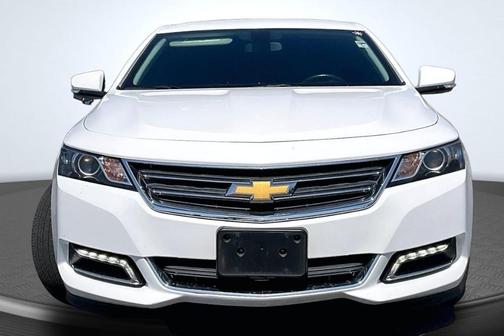Summit White 2019 Chevrolet Impala 1LT