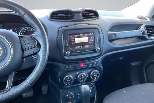Granite Crystal Clearcoat Metallic 2016 Jeep Renegade Latitude