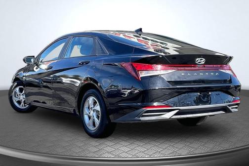 2021 Hyundai ELANTRA SE