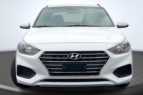 Frost White Pearl 2021 Hyundai Accent SE