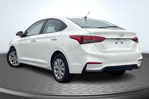Frost White Pearl 2021 Hyundai Accent SE