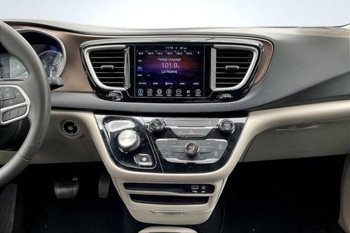 2017 Chrysler Pacifica Touring-L