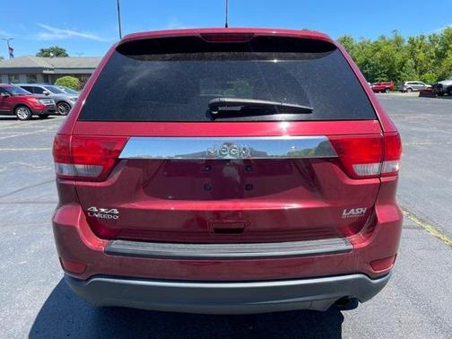 Photo 4 of 17 of 2013 Jeep Grand Cherokee Laredo