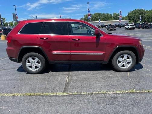 Photo 3 of 17 of 2013 Jeep Grand Cherokee Laredo