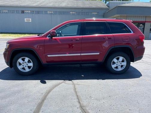 Photo 1 of 17 of 2013 Jeep Grand Cherokee Laredo