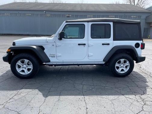 Photo 4 of 34 of 2019 Jeep Wrangler Unlimited Sport