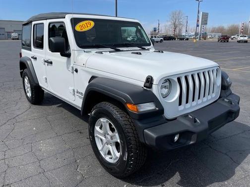Photo 1 of 34 of 2019 Jeep Wrangler Unlimited Sport