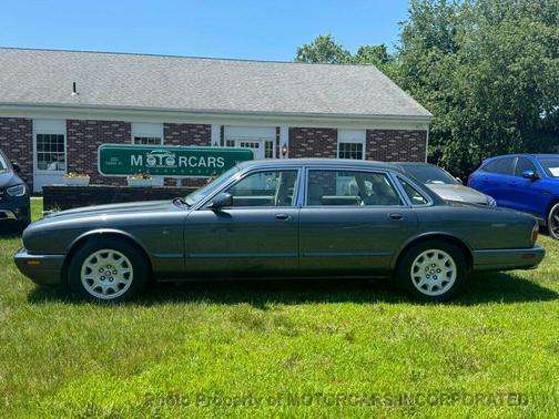 1999 Jaguar XJ Base