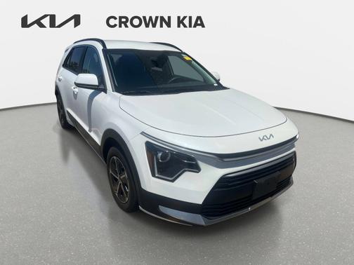 Snow White Pearl 2023 Kia Niro LX