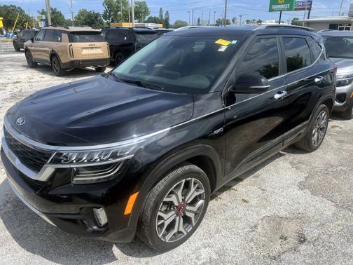 Cherry Black 2021 Kia Seltos SX