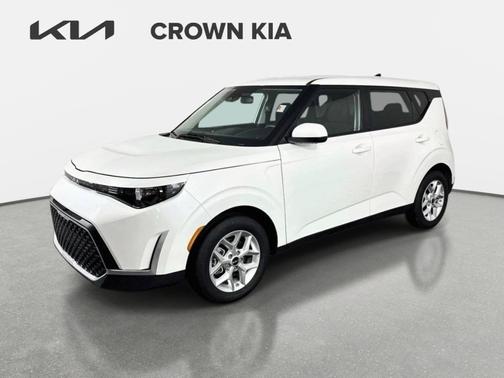 White 2025 Kia Soul LX
