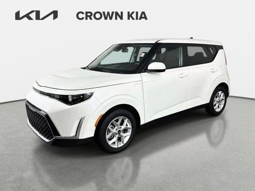 White 2025 Kia Soul LX