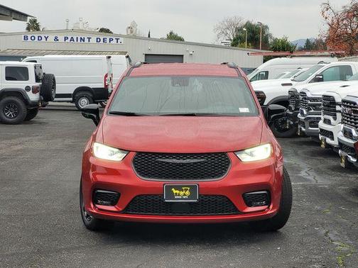 2026 Chrysler Pacifica Select