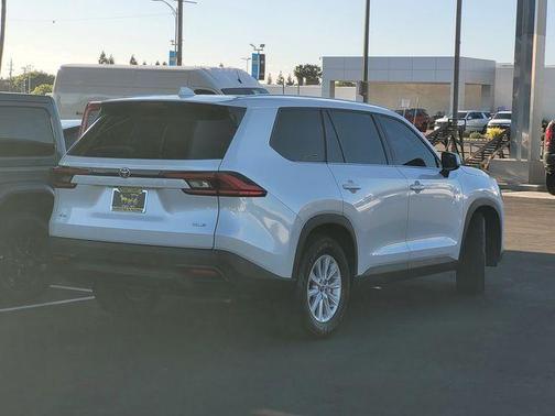 Pearl 2024 Toyota Grand Highlander XLE