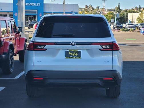 Pearl 2024 Toyota Grand Highlander XLE