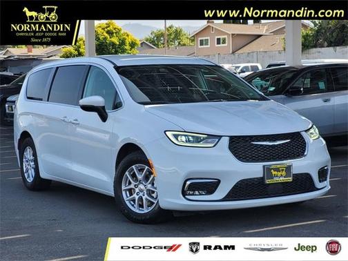 2023 Chrysler Pacifica Touring-L