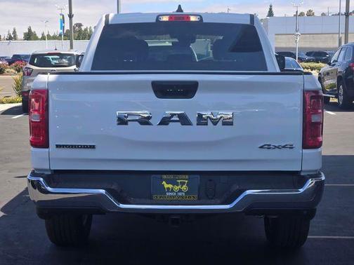 Bright White Clearcoat 2026 RAM 1500 Big Horn/Lone Star
