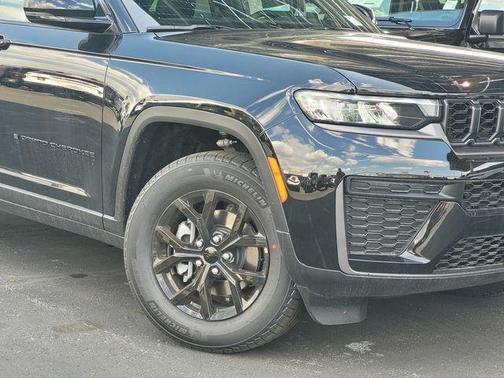 Diamond Black 2026 Jeep Grand Cherokee Laredo