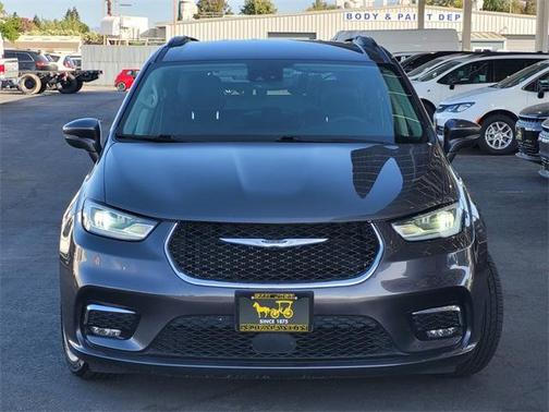 2022 Chrysler Pacifica Touring-L