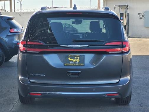 2022 Chrysler Pacifica Touring-L