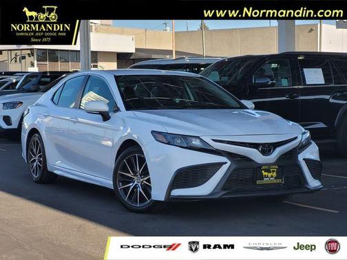 Ice 2024 Toyota Camry SE