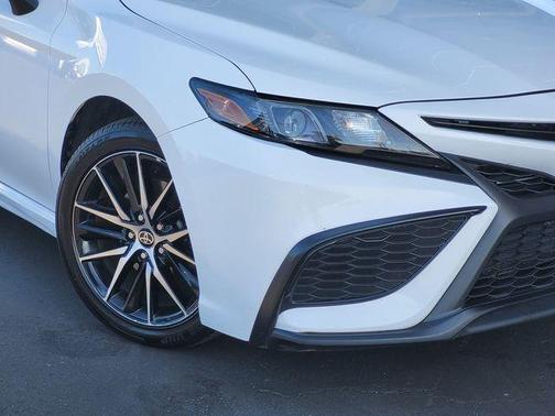 Ice 2024 Toyota Camry SE