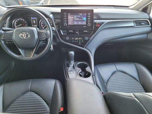 Ice 2024 Toyota Camry SE