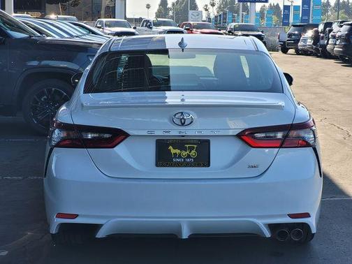 Ice 2024 Toyota Camry SE