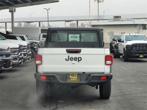 2026 Jeep Gladiator Sport