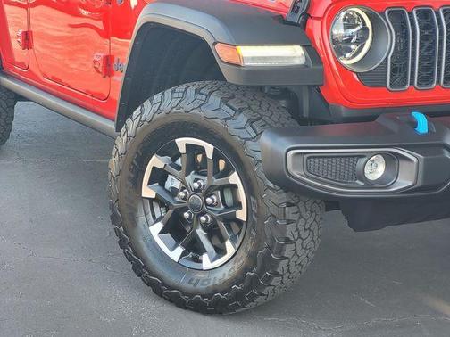 Firecracker Red Clearcoat 2025 Jeep Wrangler 4xe Rubicon