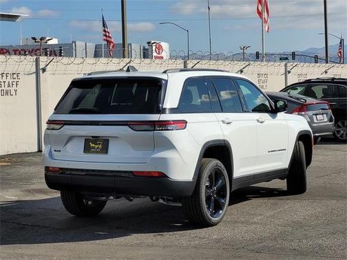 2025 Jeep Grand Cherokee Laredo